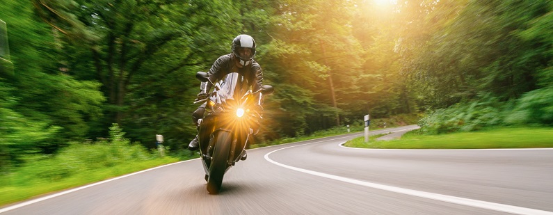 AdobeStock_212372644_Motorrad